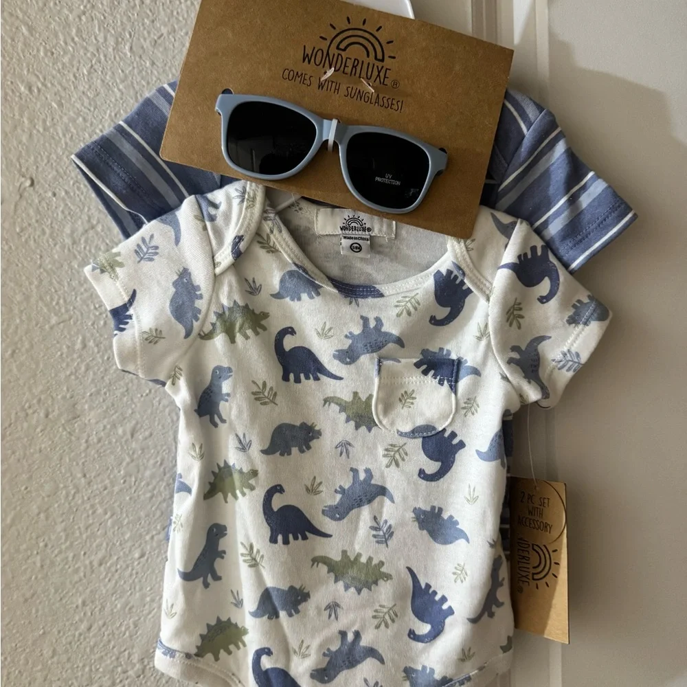 NWT BABYS 3GIFT SET Pearl Blue Car Print Baby Bib and Onesie Set